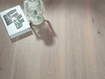 软木地板与实木地板的区别是什么？